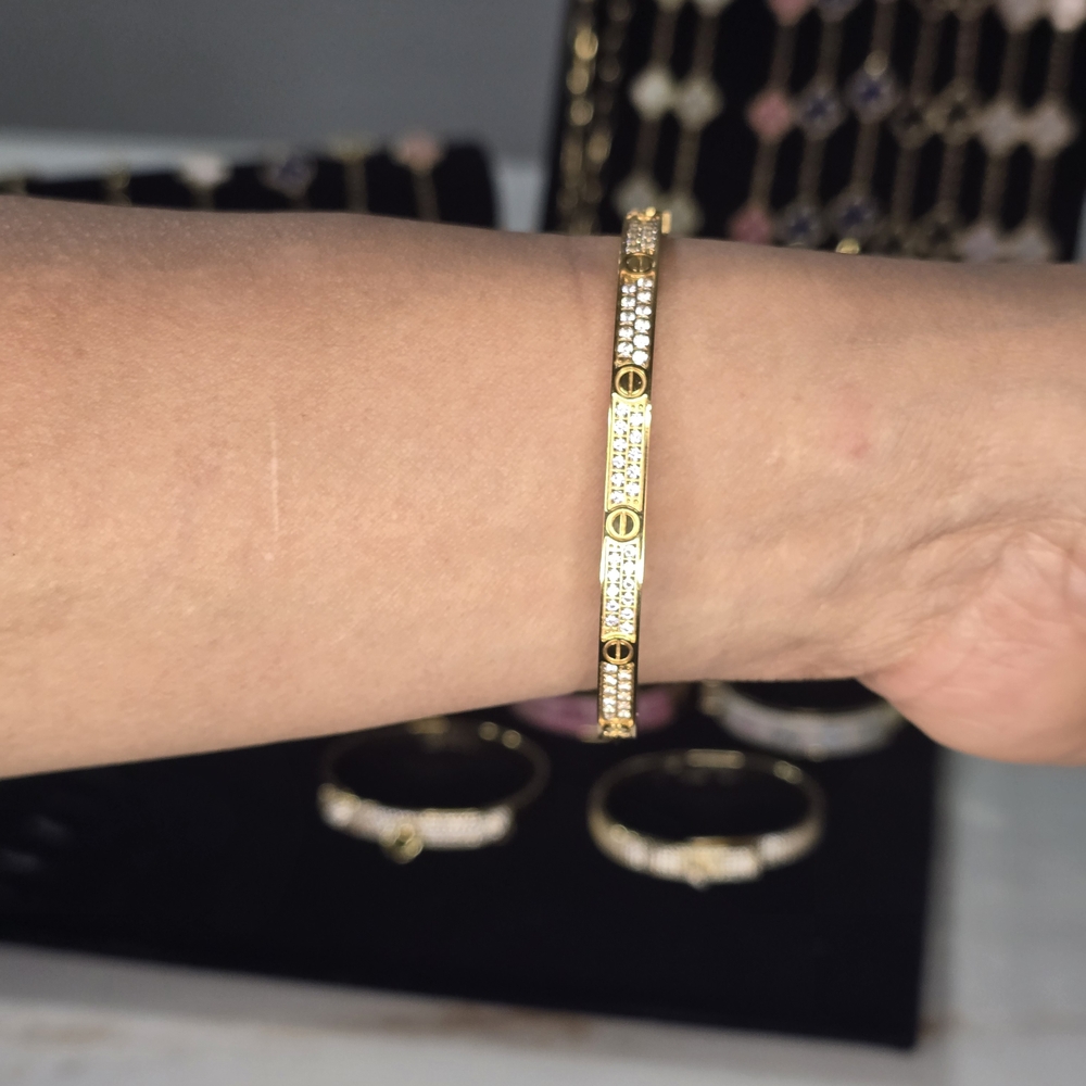 Elegant Gold Bracelet